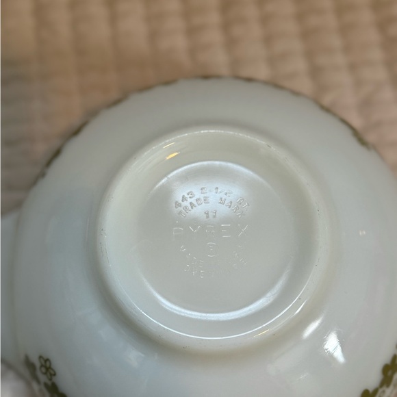 PYREX vintage crazy Daisy mixing bowl - Picture 3 of 3